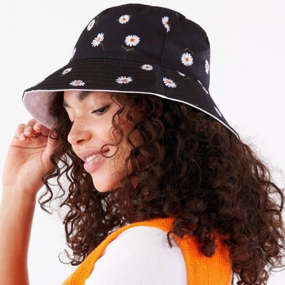 Alice + Olivia reversible bucket hat - Picture 3 of 8